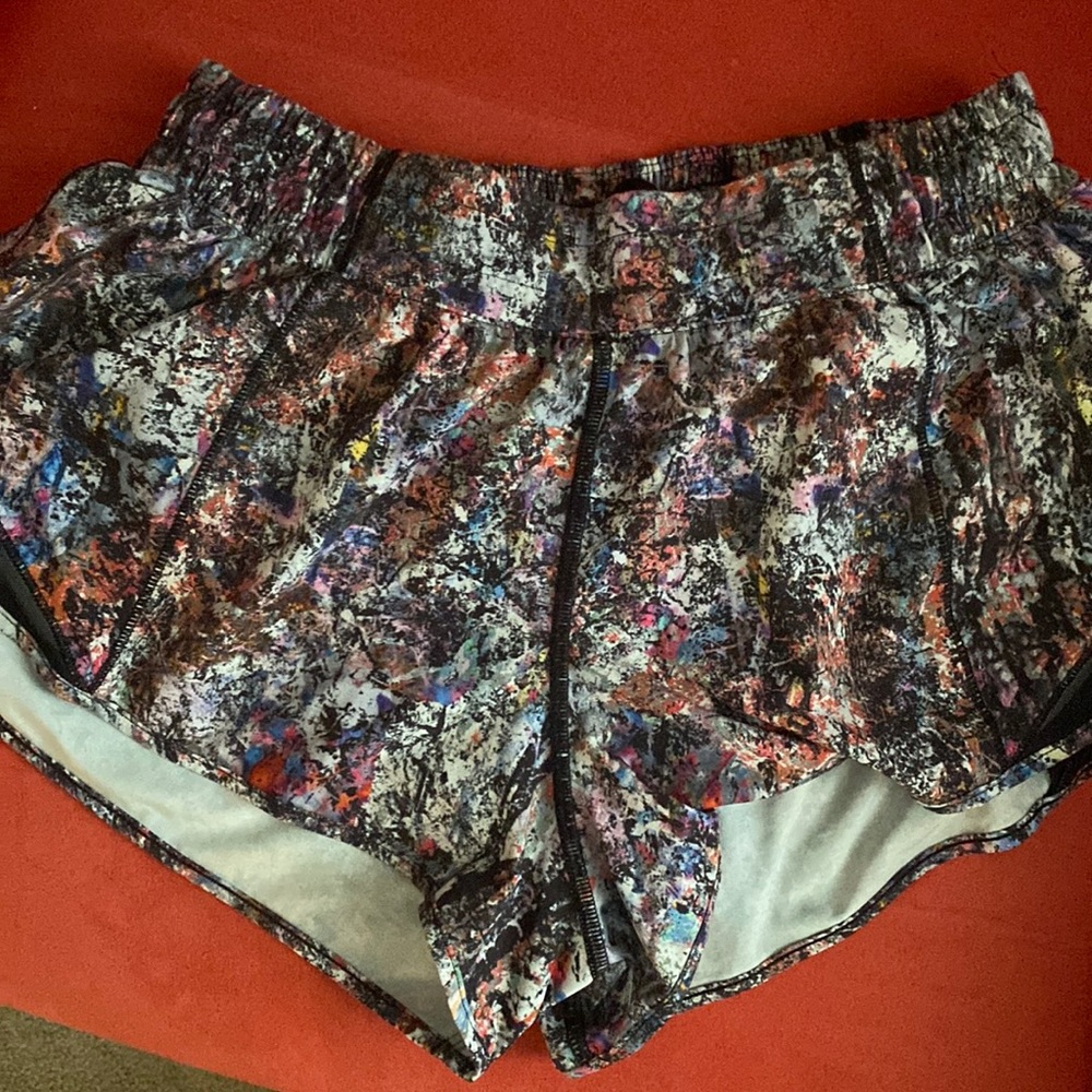 Lululemon hotty hot 2.5 in. Size 8
